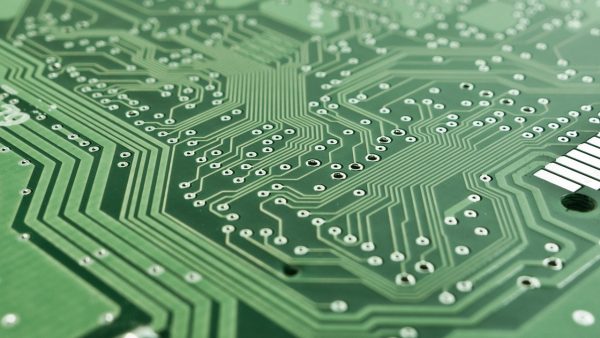 秘密研究所数据看板截图，折线图显示内容更新频率与用户访问量的正相关关系，配色醒目